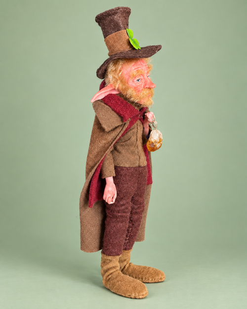 Alaric left side view in studio