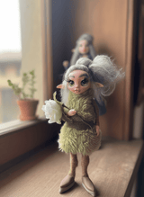 Flor - Pixie — pieza artística de un guardián de abundancia y dinero, hecha a mano por Duendes del Uruguay, vista 6.