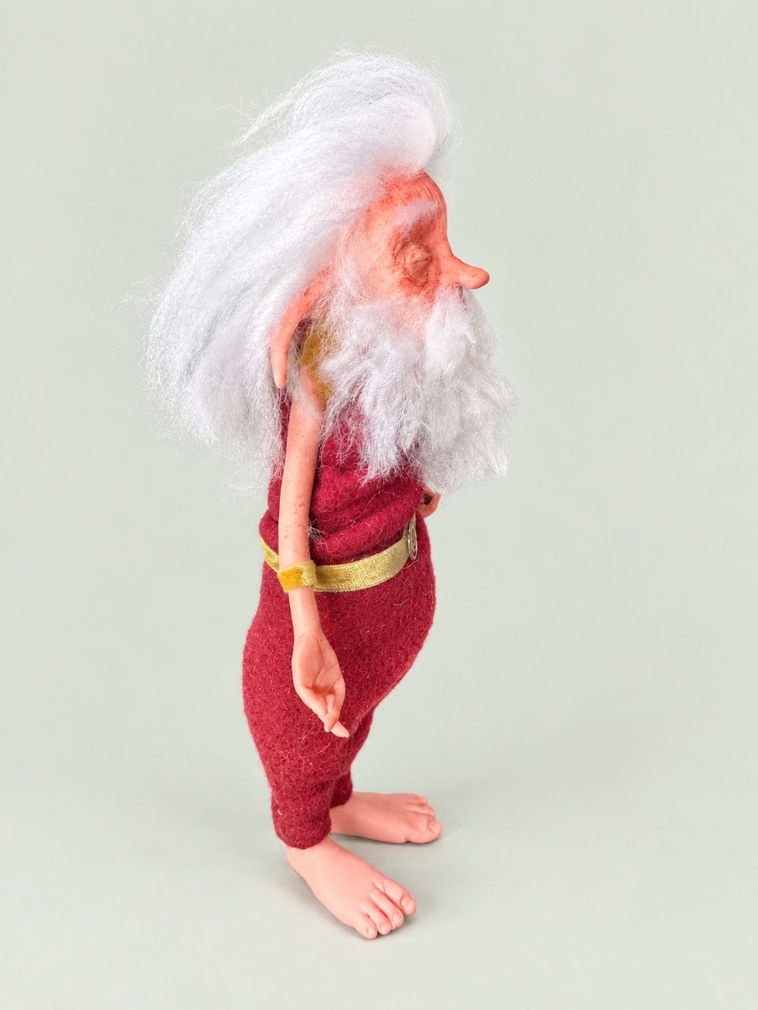 Bodhi · side, standing