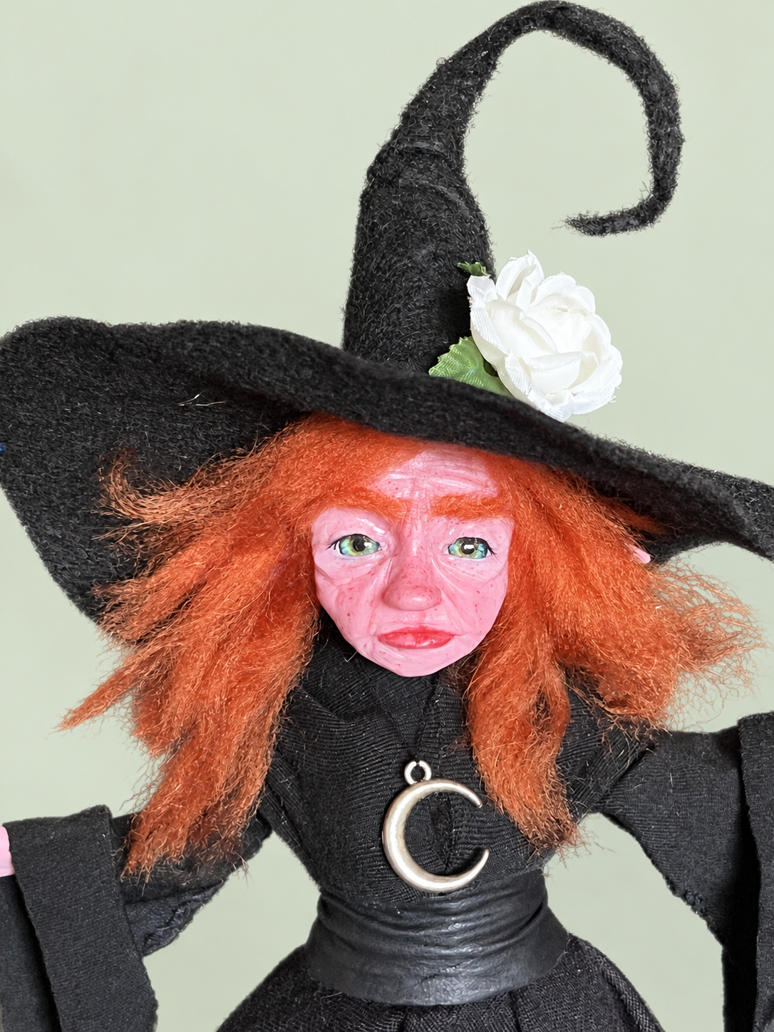 Endora — Close-up