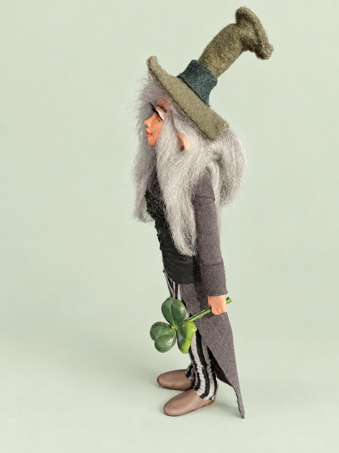Edda — Side view