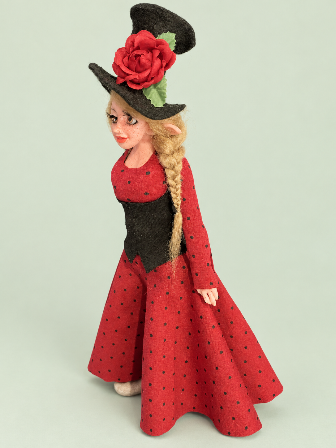 Rosalía — Side view