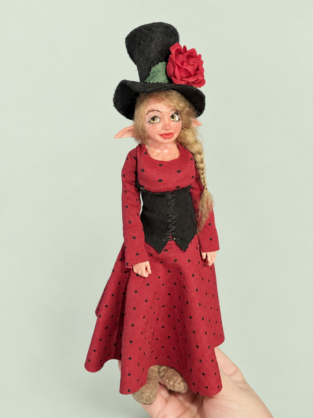 Rosalía — Held in hand