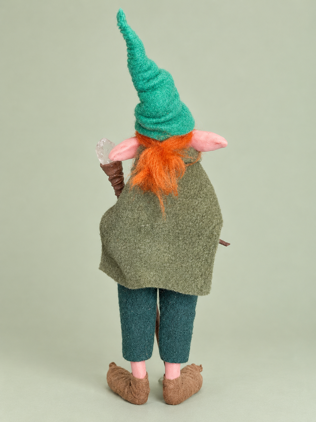 Orión back view in studio