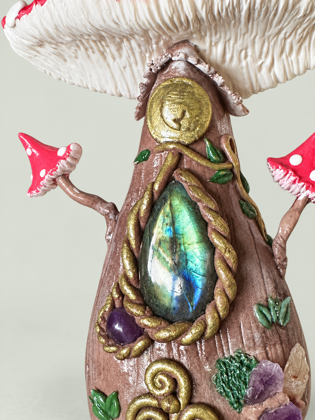 Mushroom talisman · detail