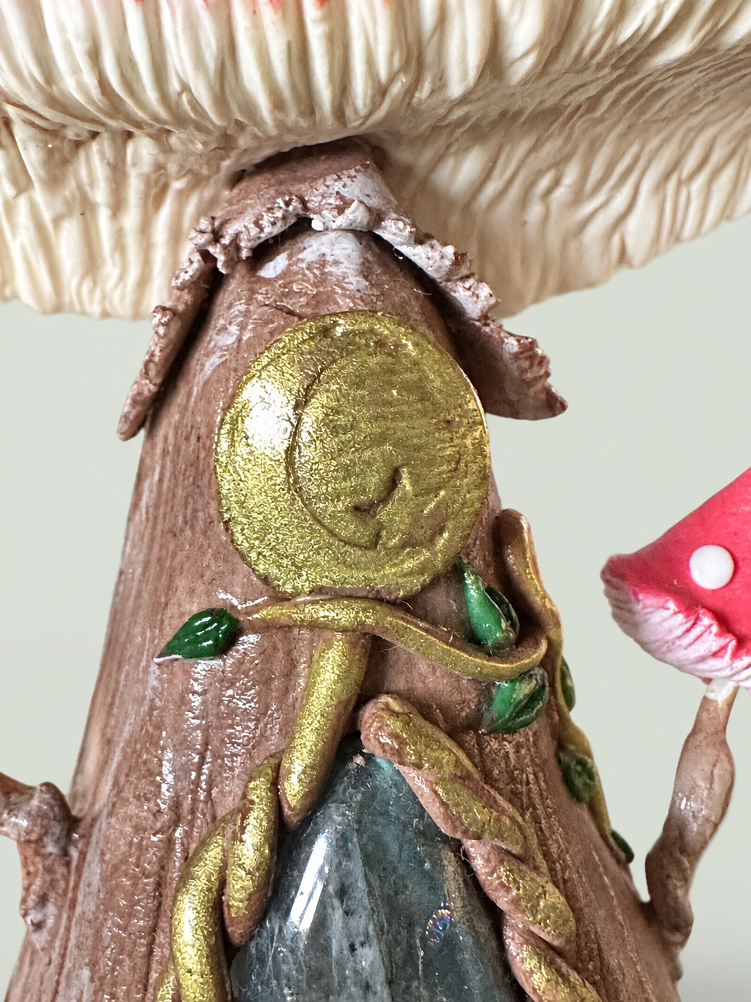 Mushroom talisman · detail